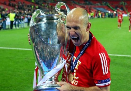 Arjen Robben with CL trophy Arjen Robben Scored 15 UCL Knockout Goals