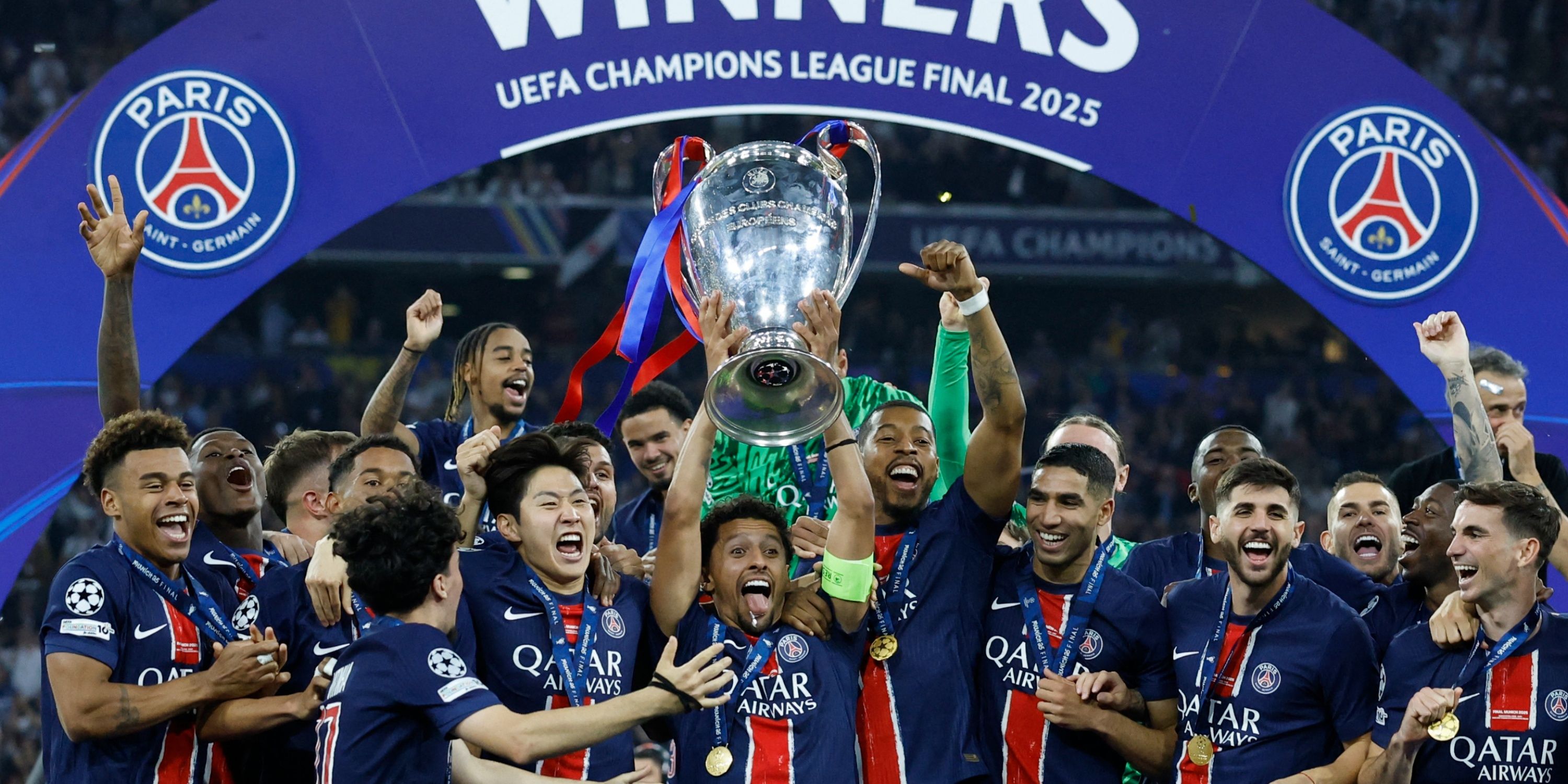 psg-lift-champions-league