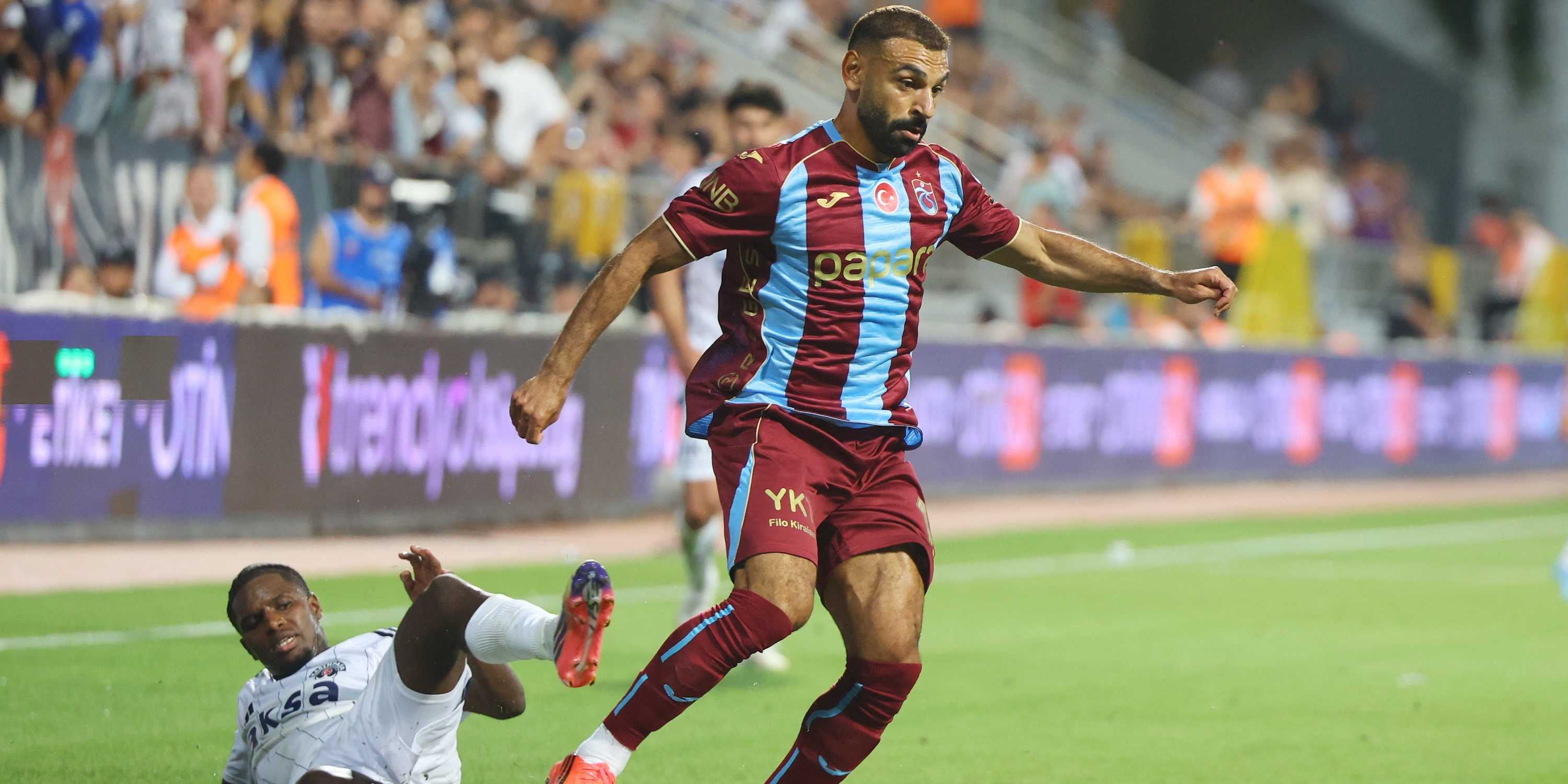 Trabzonspor's Mohamed Salah in action with Kasimpasa's Elson Mendes